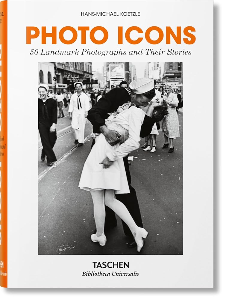 Photo Icons. 50 Landmark Photographs and Their Stories (Bibliotheca Universalis) cover image