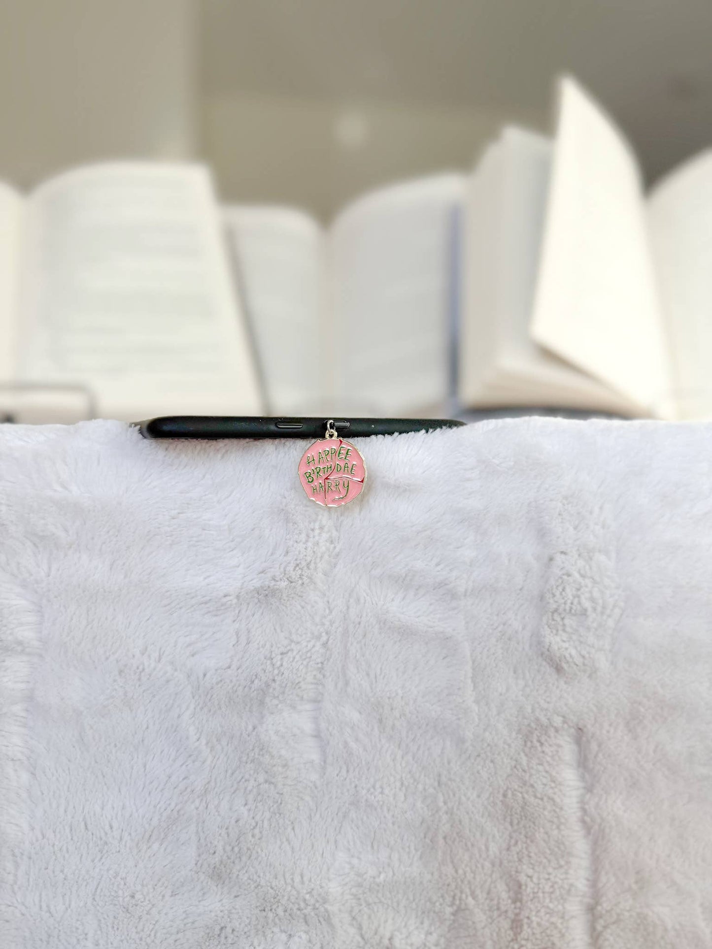 Happee Birthdae Harry Kindle Charm | USB C Dust Plug Charm