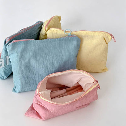 Grid Pattern Zipper Storage Pouch