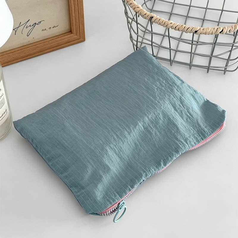 Grid Pattern Zipper Storage Pouch