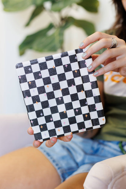 Retro Checkered Clear Back & Handle Kindle & Kobo Case