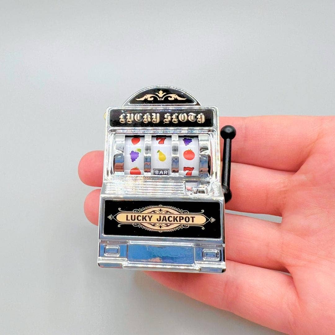 Mini Slot Machine Fridge Magnet – Retro Casino Decor Gift
