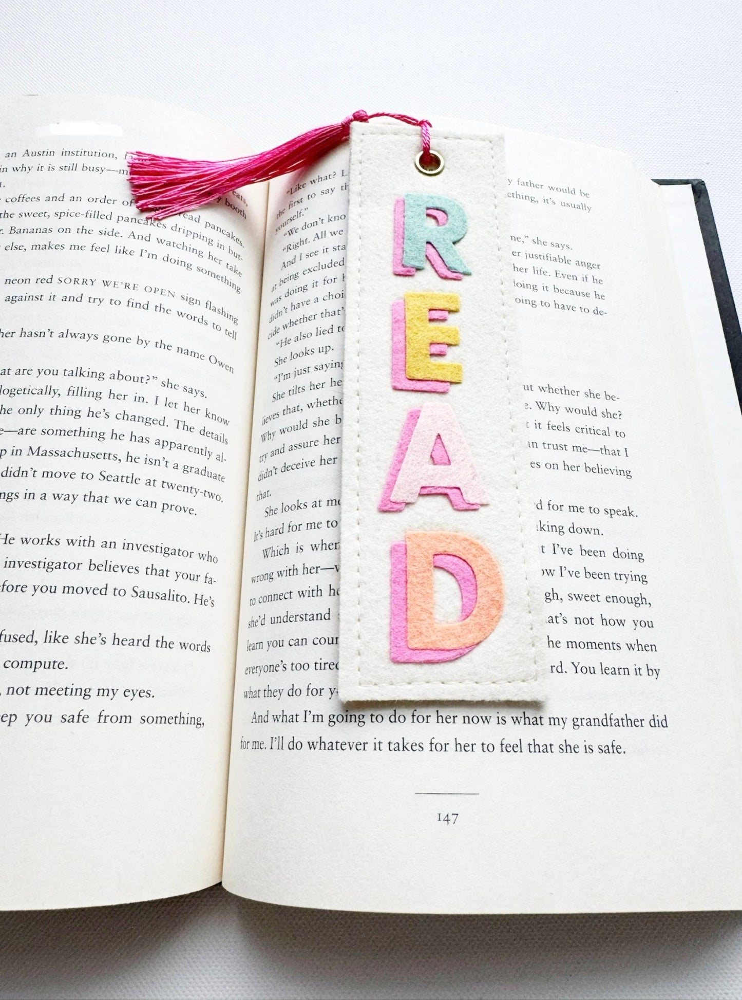 READ Bookmark Pink