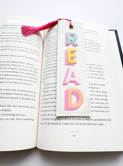 READ Bookmark Pink