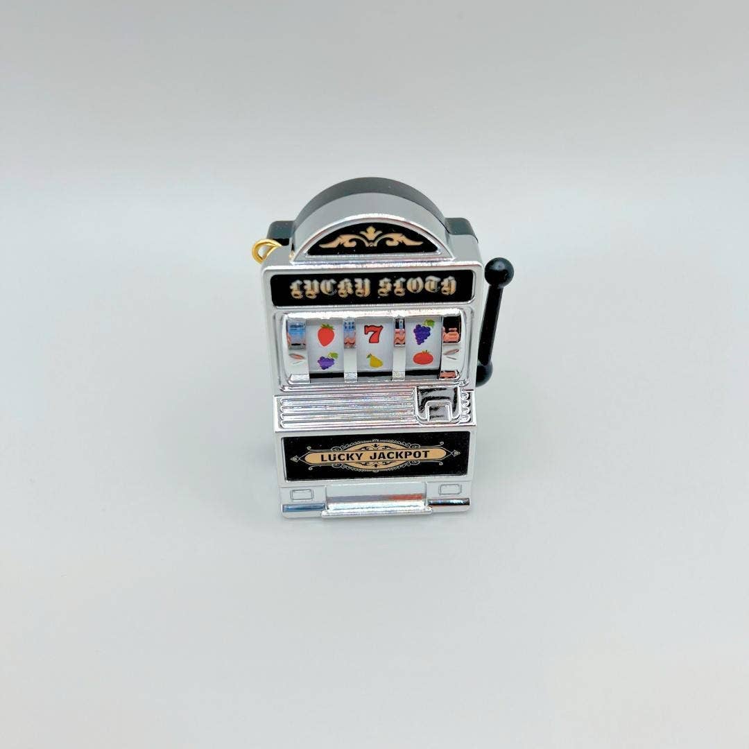 Mini Slot Machine Fridge Magnet – Retro Casino Decor Gift