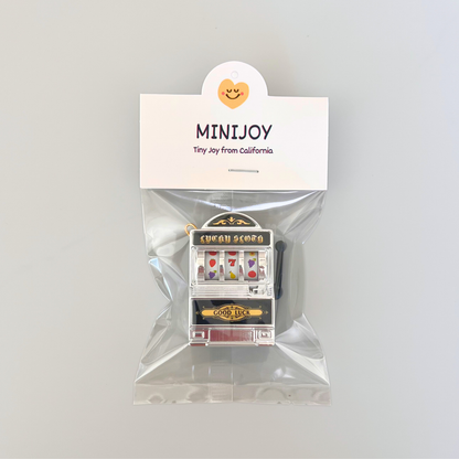 Mini Slot Machine Fridge Magnet – Retro Casino Decor Gift
