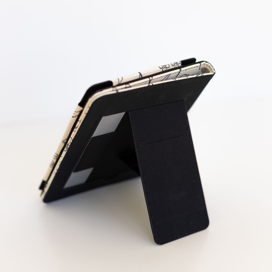 Pressed Floral Kindle Case | Bookish & Reading